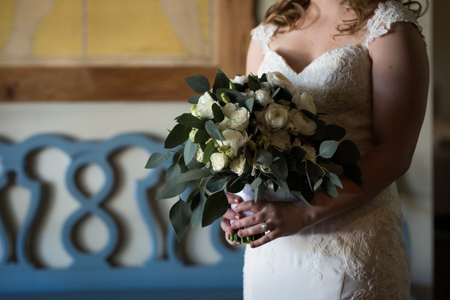 A Classic Navy & White Southern Wedding via TheELD.com