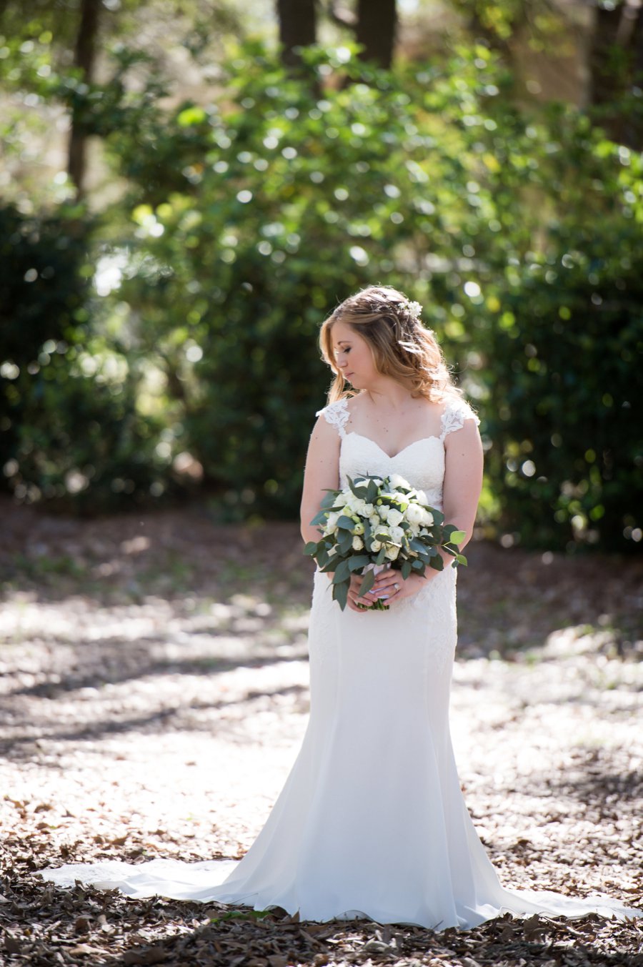 A Classic Navy & White Southern Wedding via TheELD.com