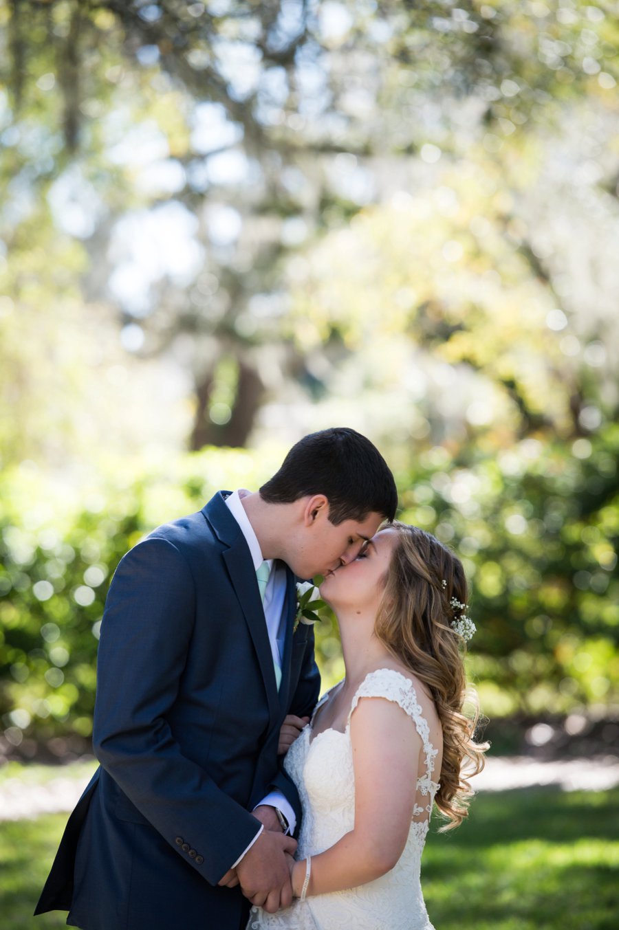 A Classic Navy & White Southern Wedding via TheELD.com