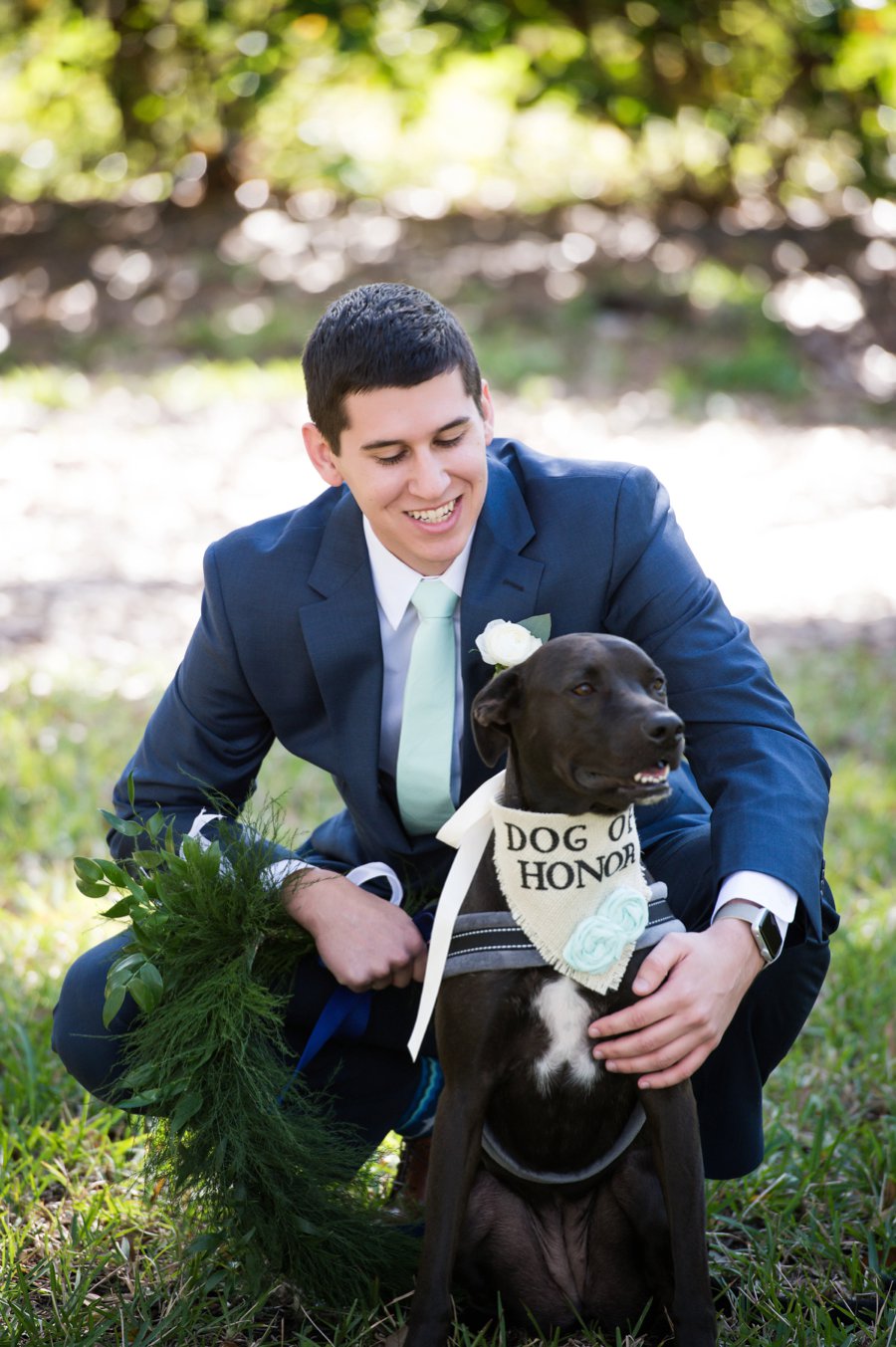 A Classic Navy & White Southern Wedding via TheELD.com