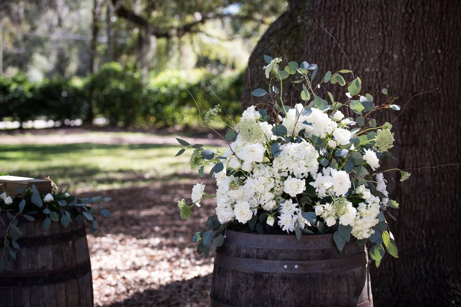 A Classic Navy & White Southern Wedding via TheELD.com