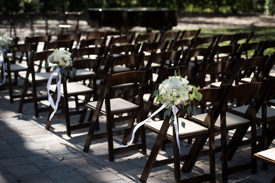 A Classic Navy & White Southern Wedding via TheELD.com