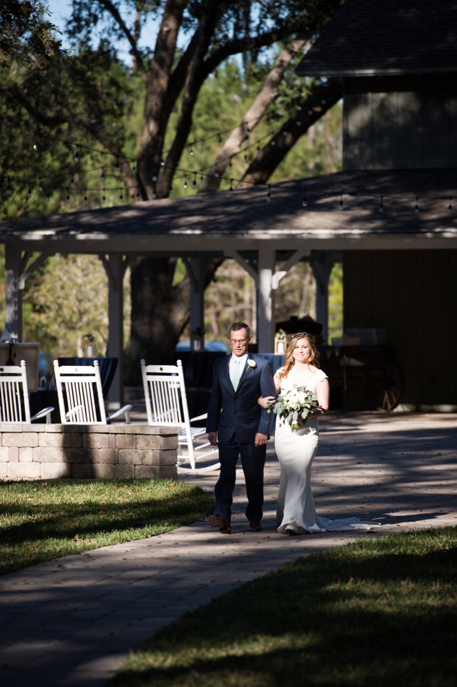 A Classic Navy & White Southern Wedding via TheELD.com