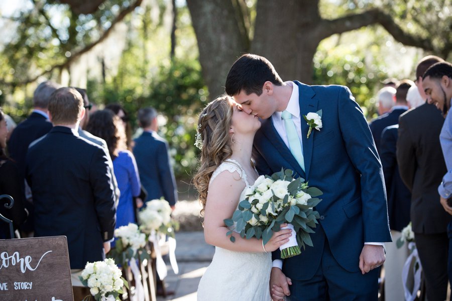 A Classic Navy & White Southern Wedding via TheELD.com