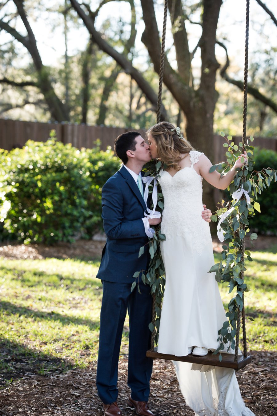 A Classic Navy & White Southern Wedding via TheELD.com