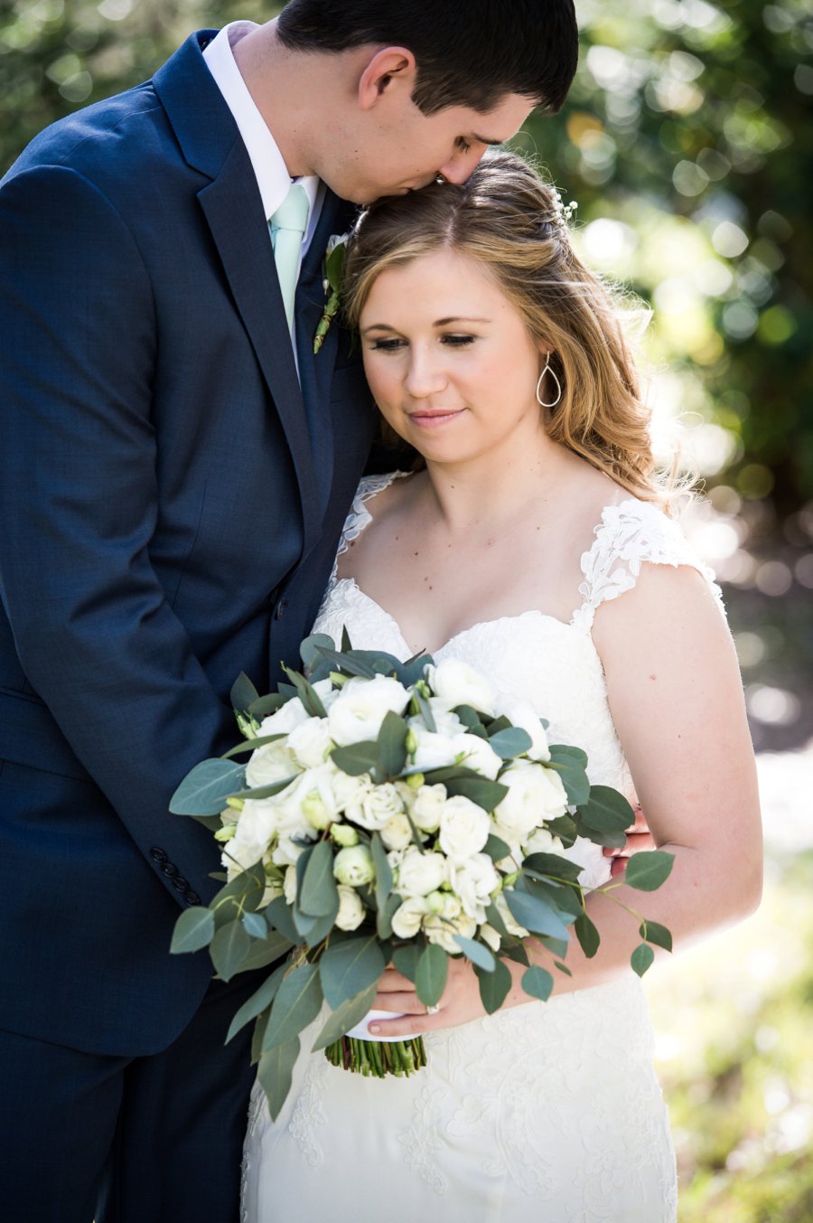 A Classic Navy & White Southern Wedding via TheELD.com