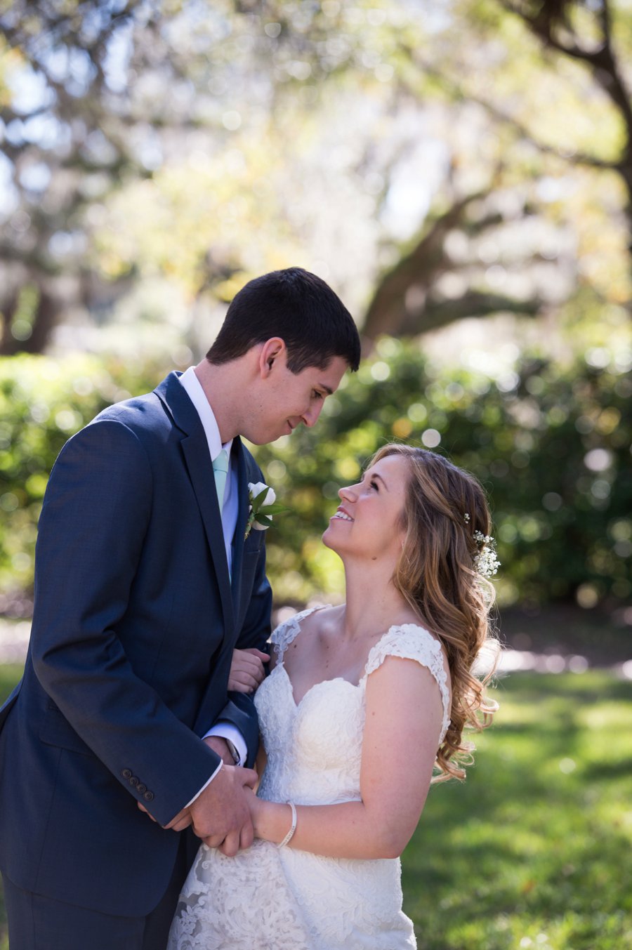 A Classic Navy & White Southern Wedding via TheELD.com