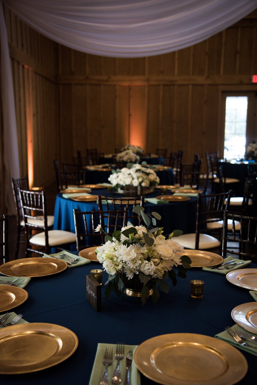 A Classic Navy & White Southern Wedding via TheELD.com