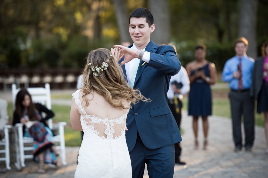 A Classic Navy & White Southern Wedding via TheELD.com