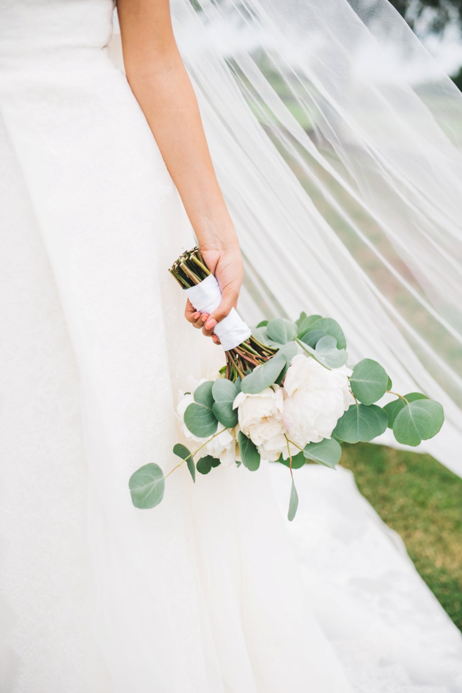A Green & White Enchanted Garden Orlando Wedding via TheELD.com