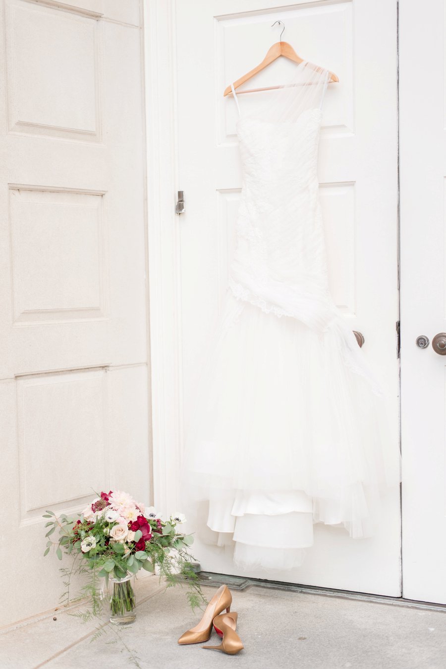 An Classically Elegant Burgundy & Ivory Alabama Wedding via TheELD.com