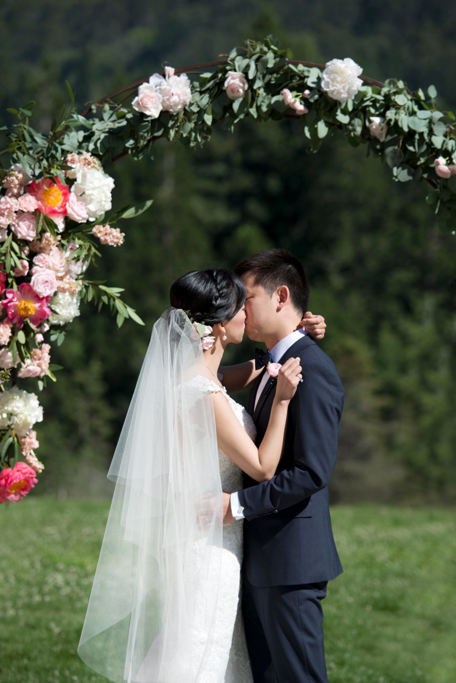 A Romantic Pink & Blue Watercolor California Wedding via TheELD.com