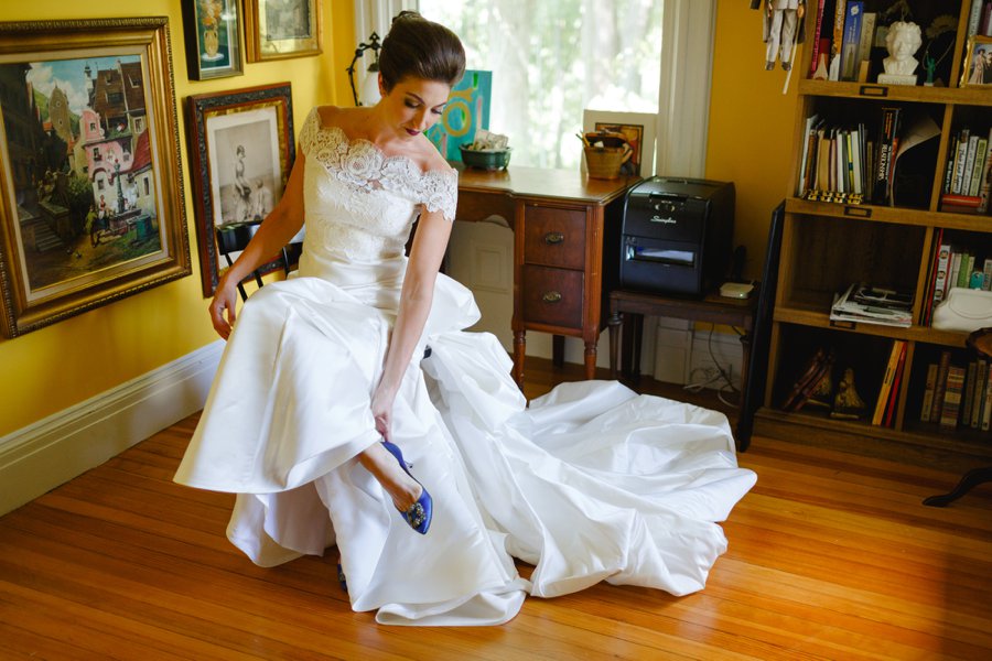 An Elegant Vintage inspired Blue & White Connecticut Wedding via TheELD.com