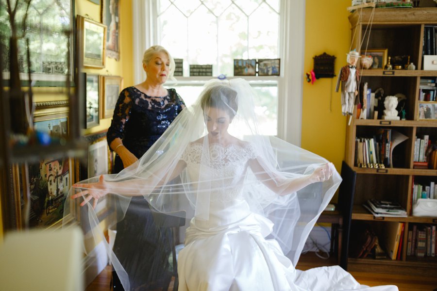 An Elegant Vintage inspired Blue & White Connecticut Wedding via TheELD.com