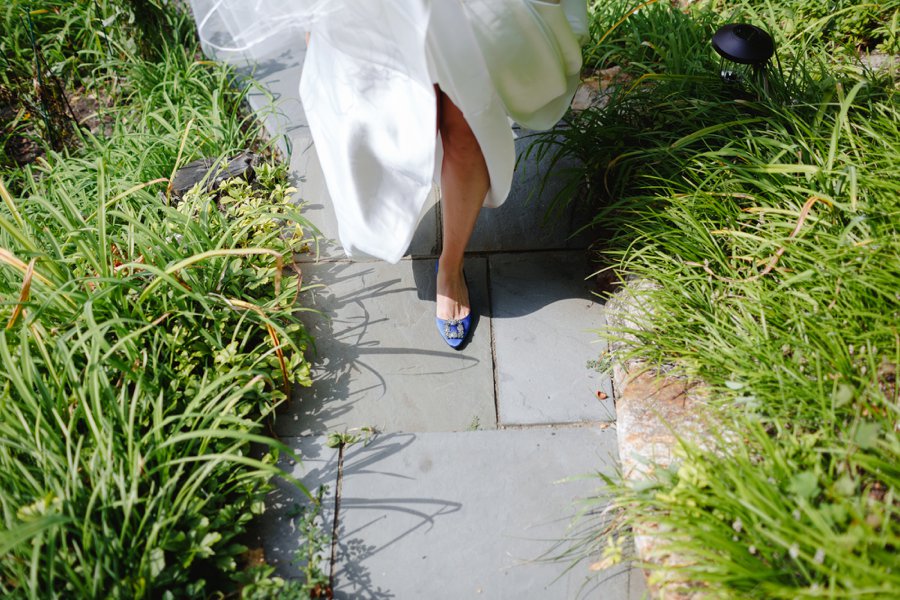 An Elegant Vintage inspired Blue & White Connecticut Wedding via TheELD.com