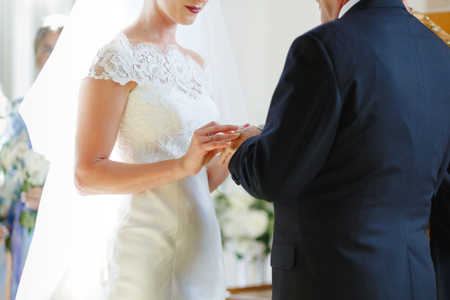 An Elegant Vintage inspired Blue & White Connecticut Wedding via TheELD.com