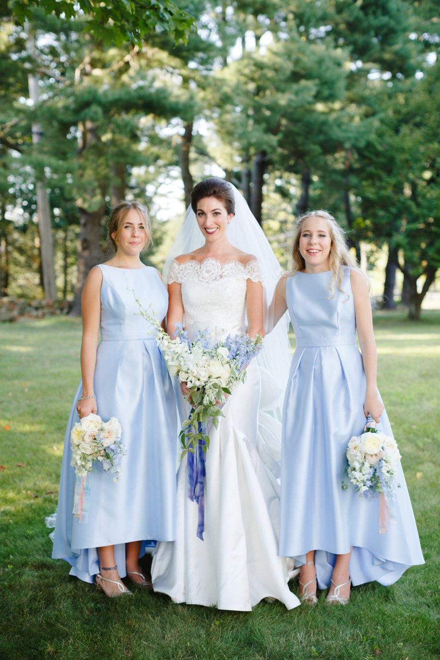 An Elegant Vintage inspired Blue & White Connecticut Wedding via TheELD.com