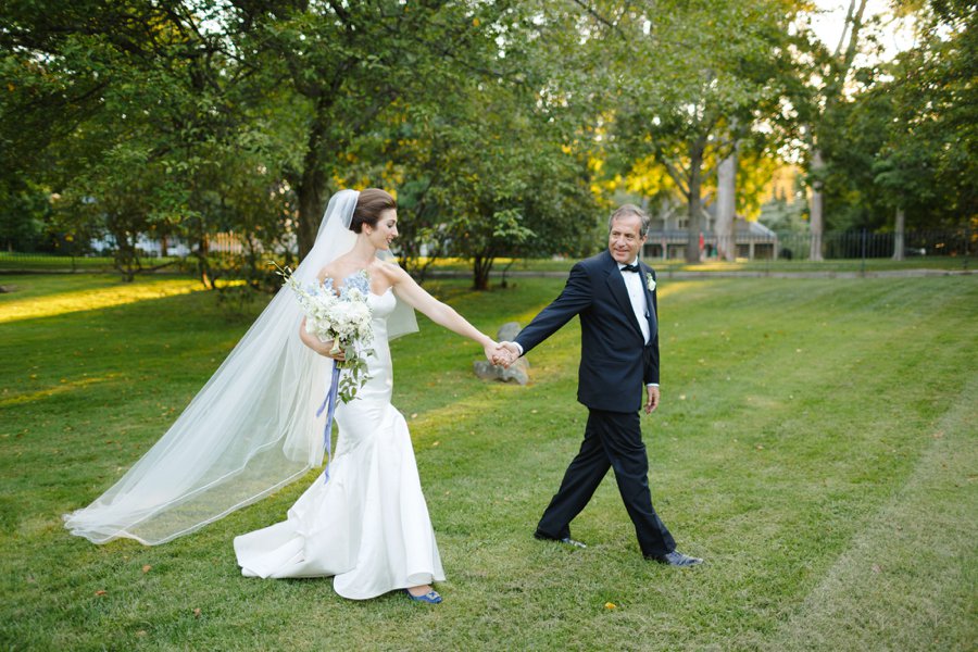 An Elegant Vintage inspired Blue & White Connecticut Wedding via TheELD.com