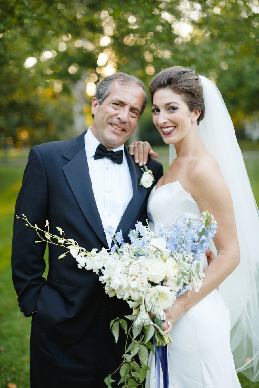 An Elegant Vintage inspired Blue & White Connecticut Wedding via TheELD.com