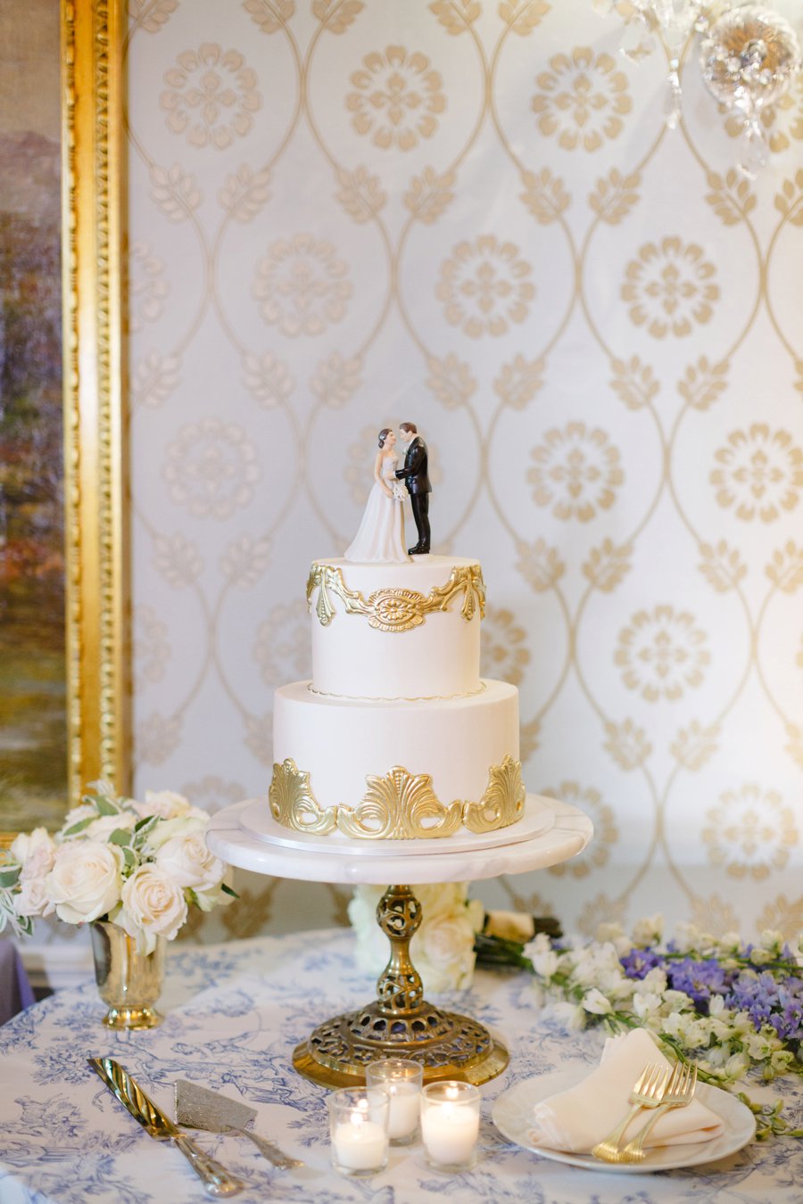 An Elegant Vintage inspired Blue & White Connecticut Wedding via TheELD.com