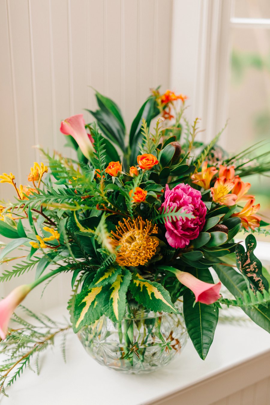 Colorful & Elegant Tropical Wedding Ideas via TheELD.com