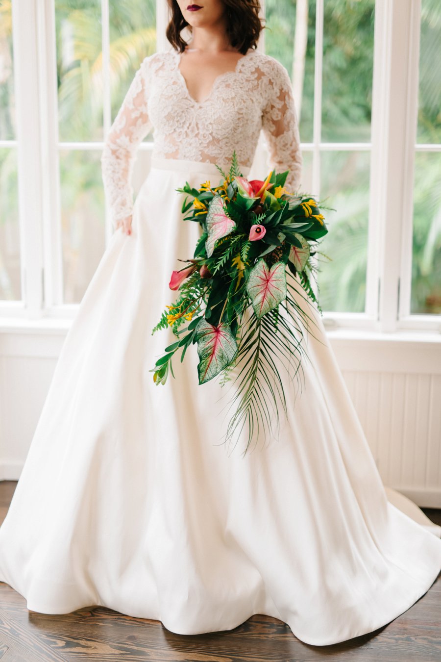 Colorful & Elegant Tropical Wedding Ideas via TheELD.com