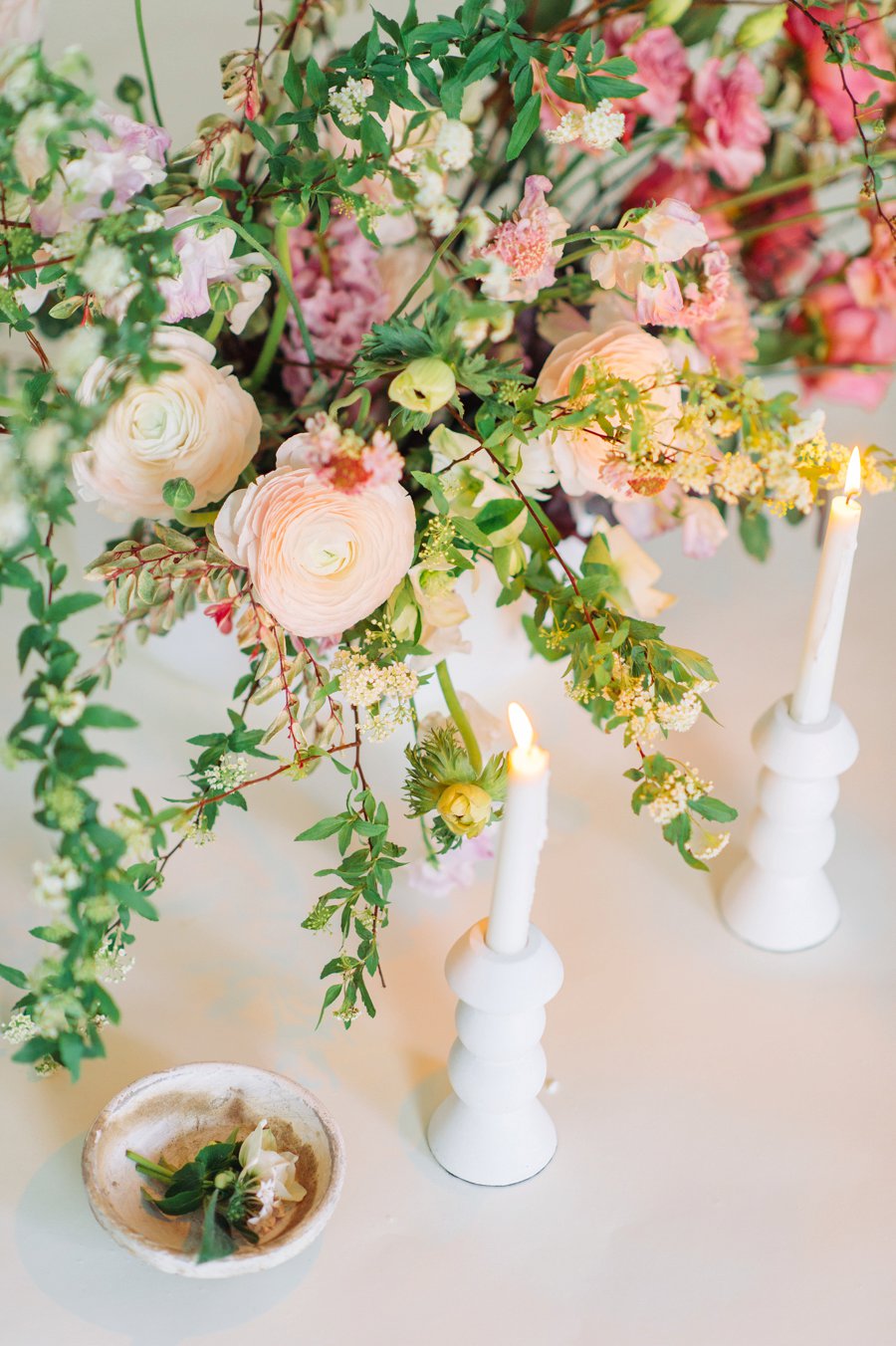 Minimalist Ethereal Wedding Ideas via TheELD.com