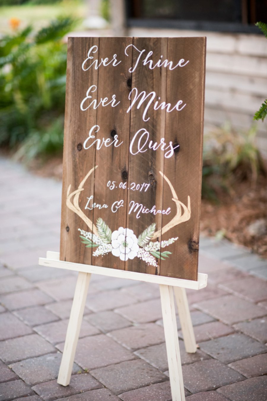 A Gold Rustic Glam Florida Wedding via TheELD.com