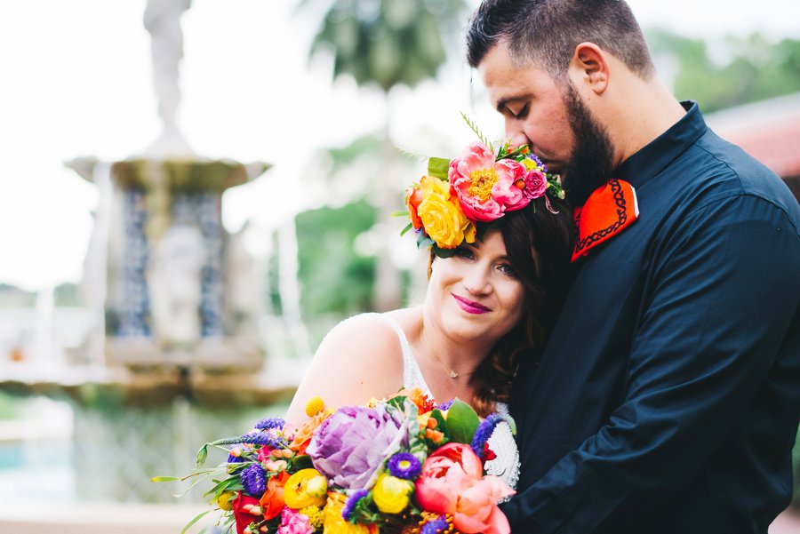 Colorful Cultural “Dia de Los Muertos” Wedding Ideas via TheELD.com