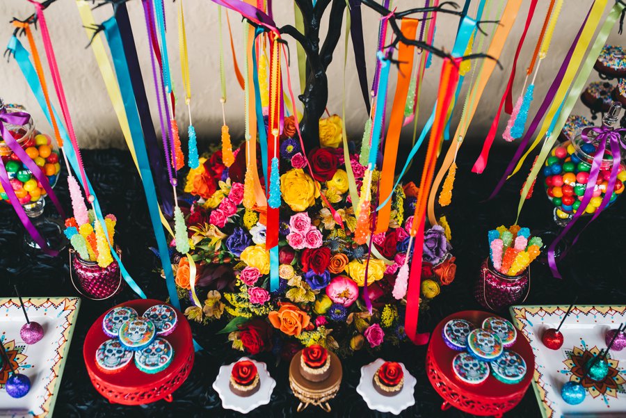 Colorful Cultural “Dia de Los Muertos” Wedding Ideas via TheELD.com