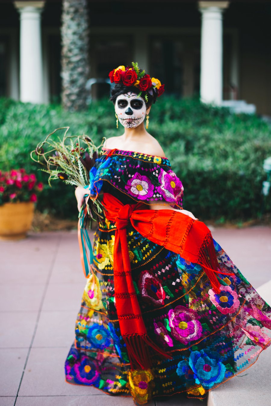 Colorful Cultural “Dia de Los Muertos” Wedding Ideas via TheELD.com