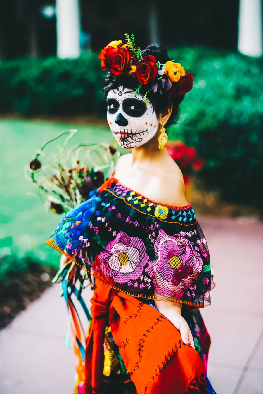 Colorful Cultural “Dia de Los Muertos” Wedding Ideas via TheELD.com