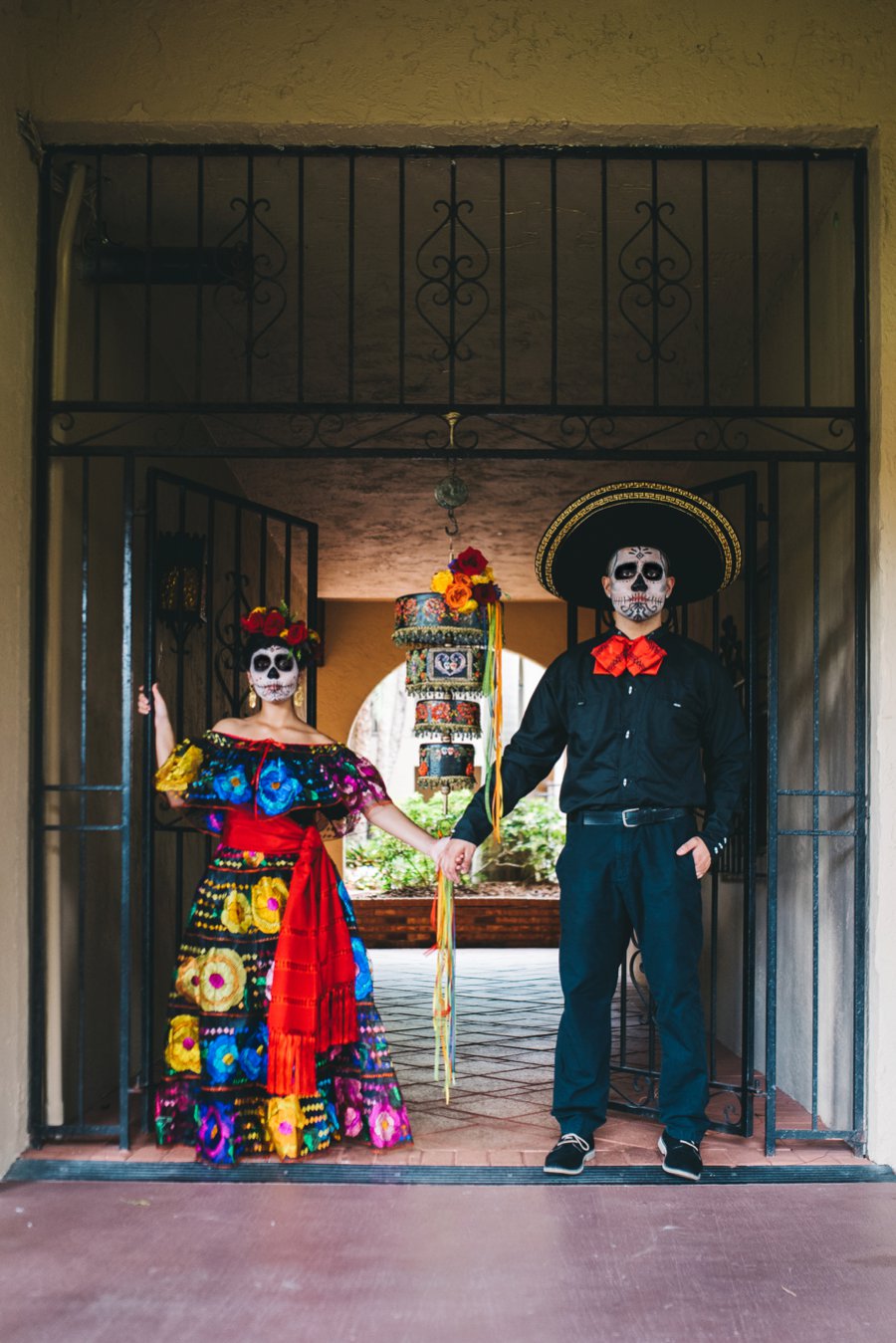 Colorful Cultural “Dia de Los Muertos” Wedding Ideas via TheELD.com