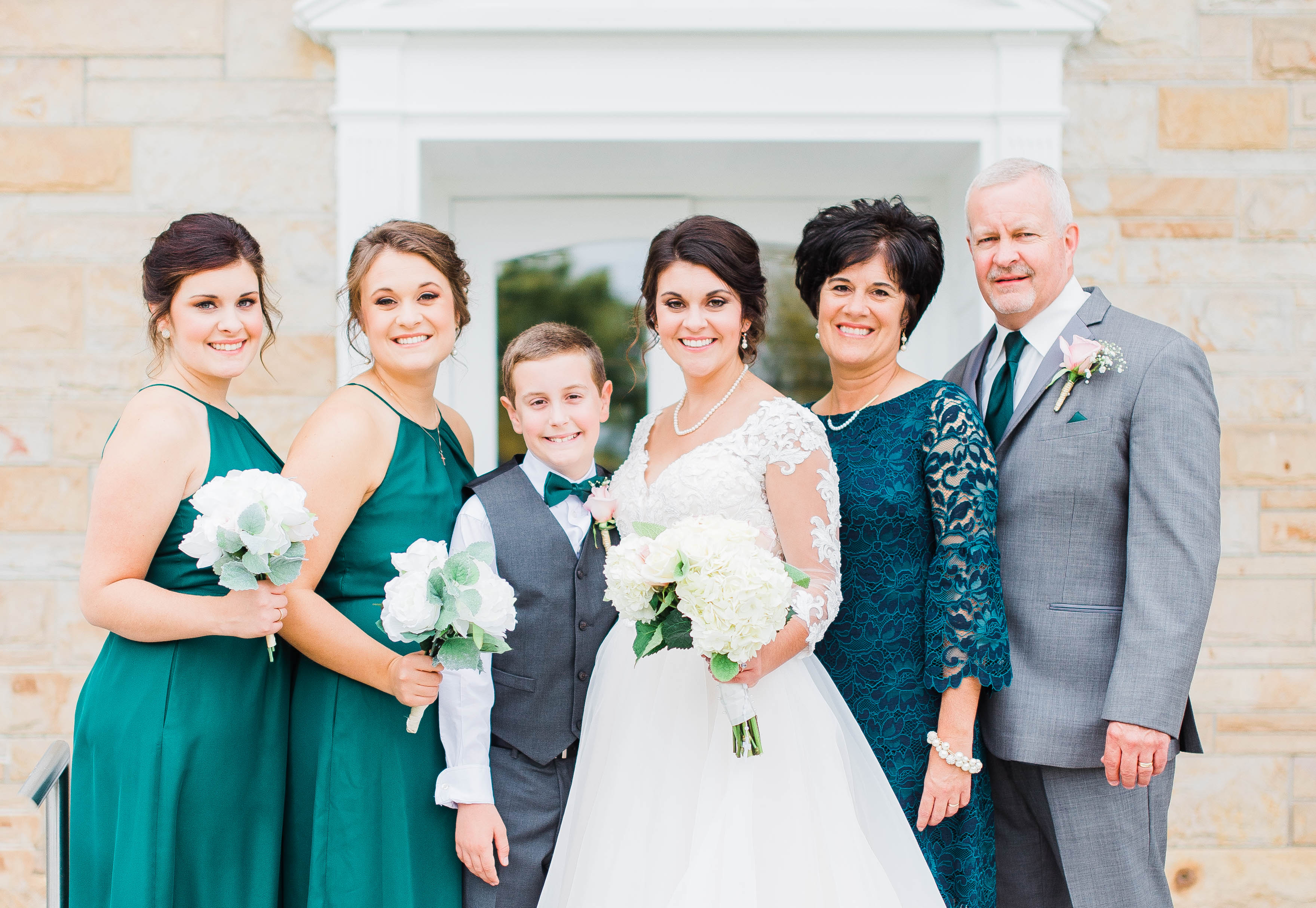 5 Tips for Stress Free Family Portraits on a Wedding Day via TheELD.com