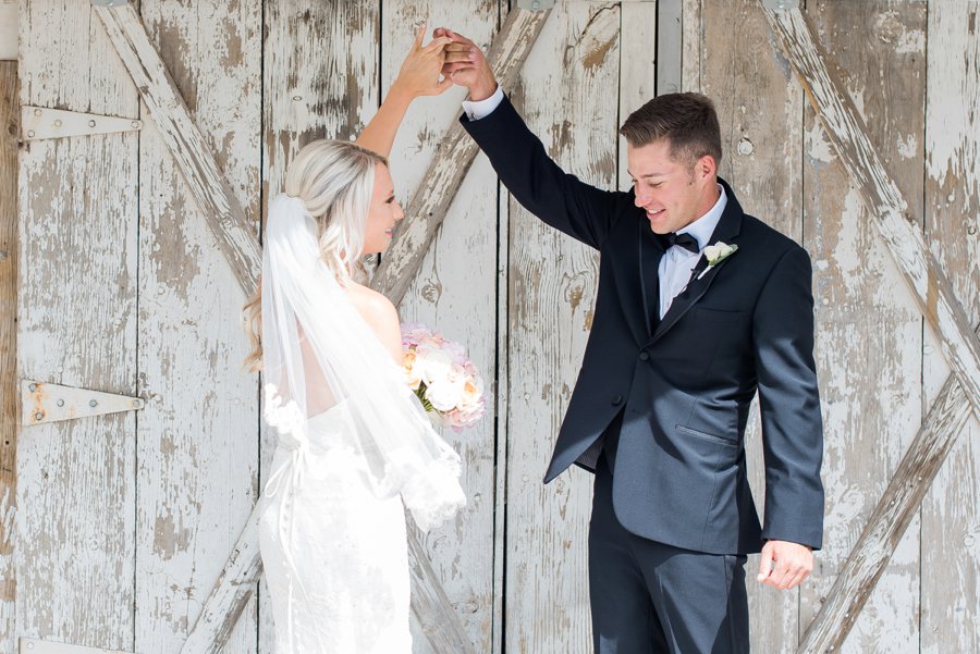 A Romantic Pink & White New Mexico Wedding via TheELD.com