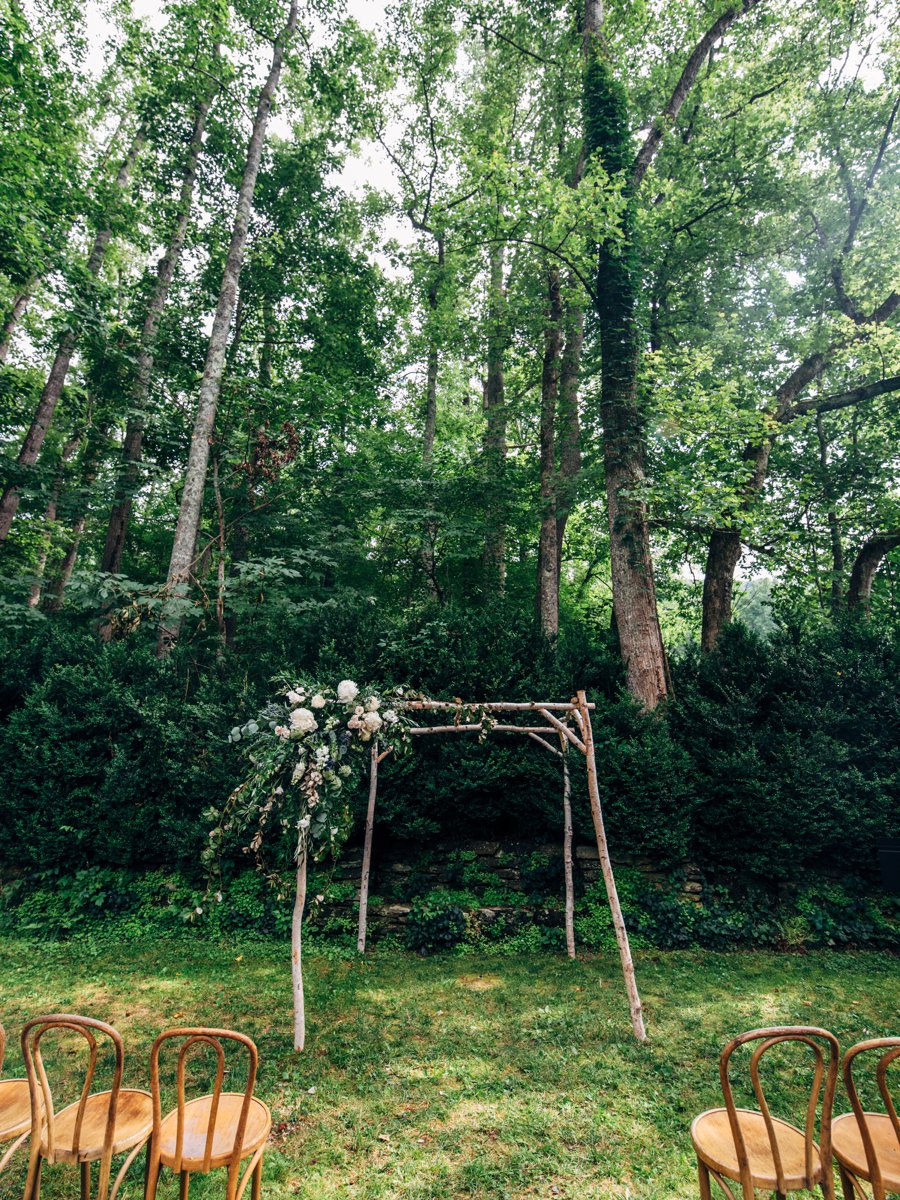 A Romantic Rustic White, Blush, & Blue Asheville Wedding via TheELD.com