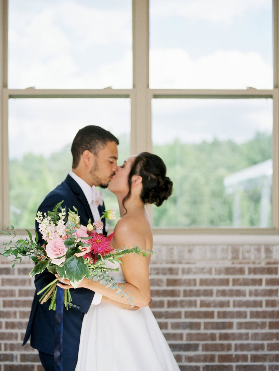 A Casual Pink & Navy North Carolina Wedding Day via TheELD.com