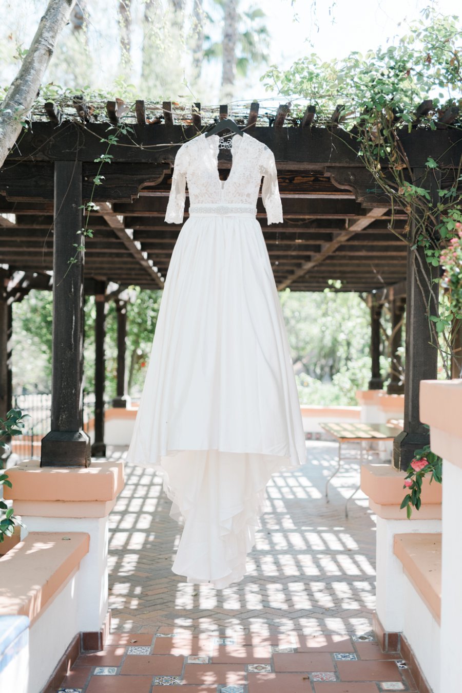 An Elegant Rustic Blush & White California Wedding via TheELD.com