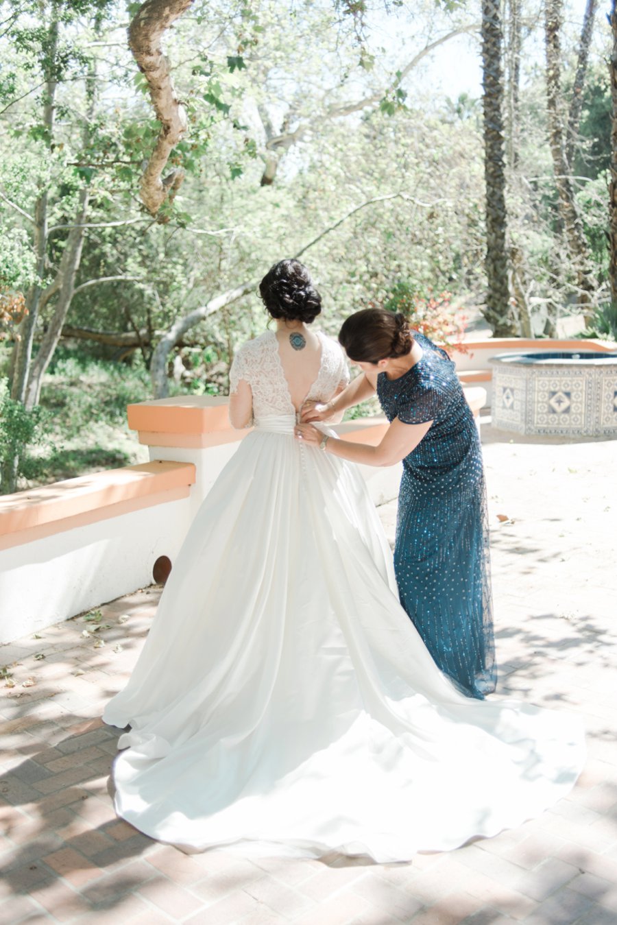 An Elegant Rustic Blush & White California Wedding via TheELD.com