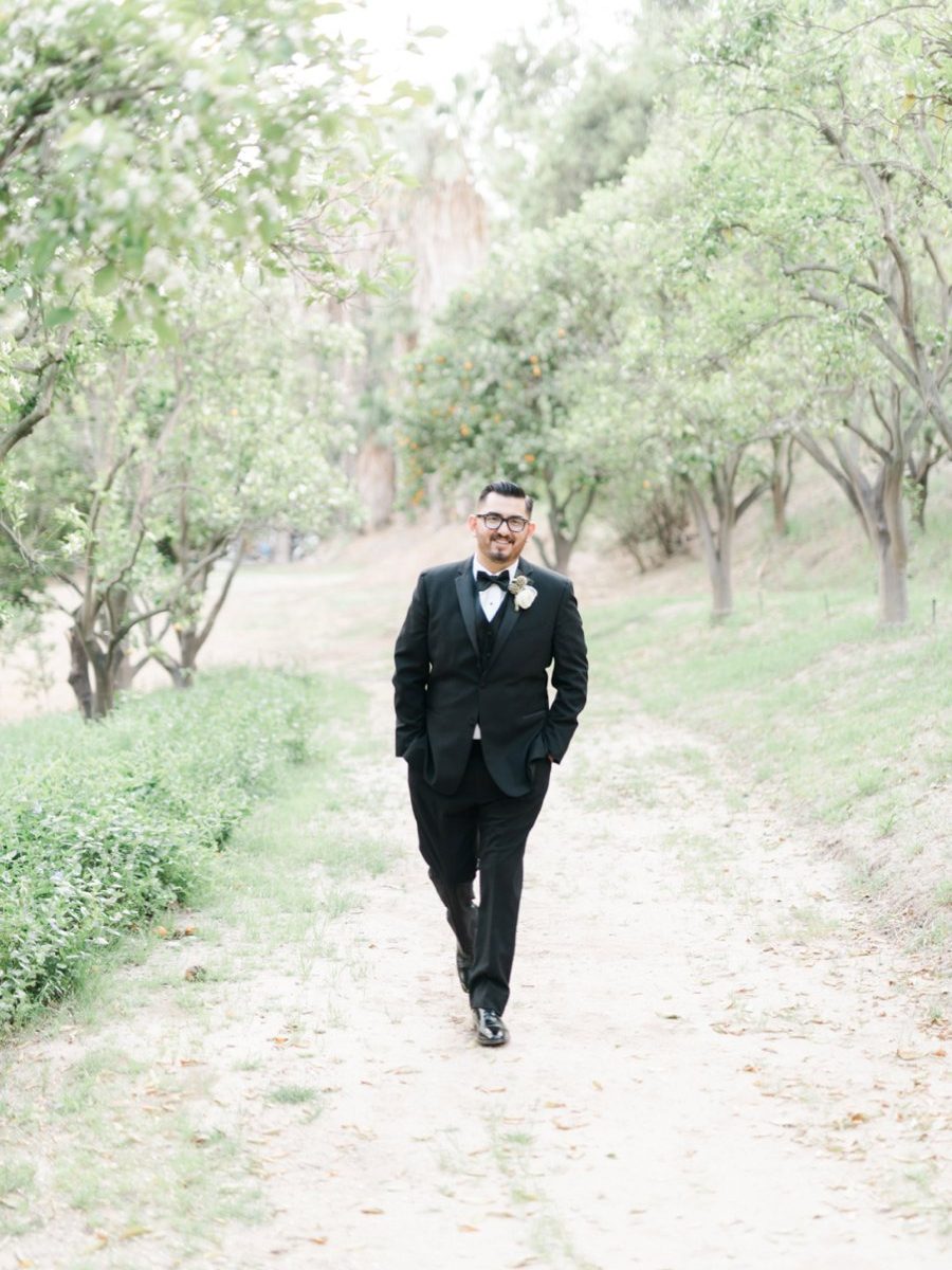 An Elegant Rustic Blush & White California Wedding via TheELD.com