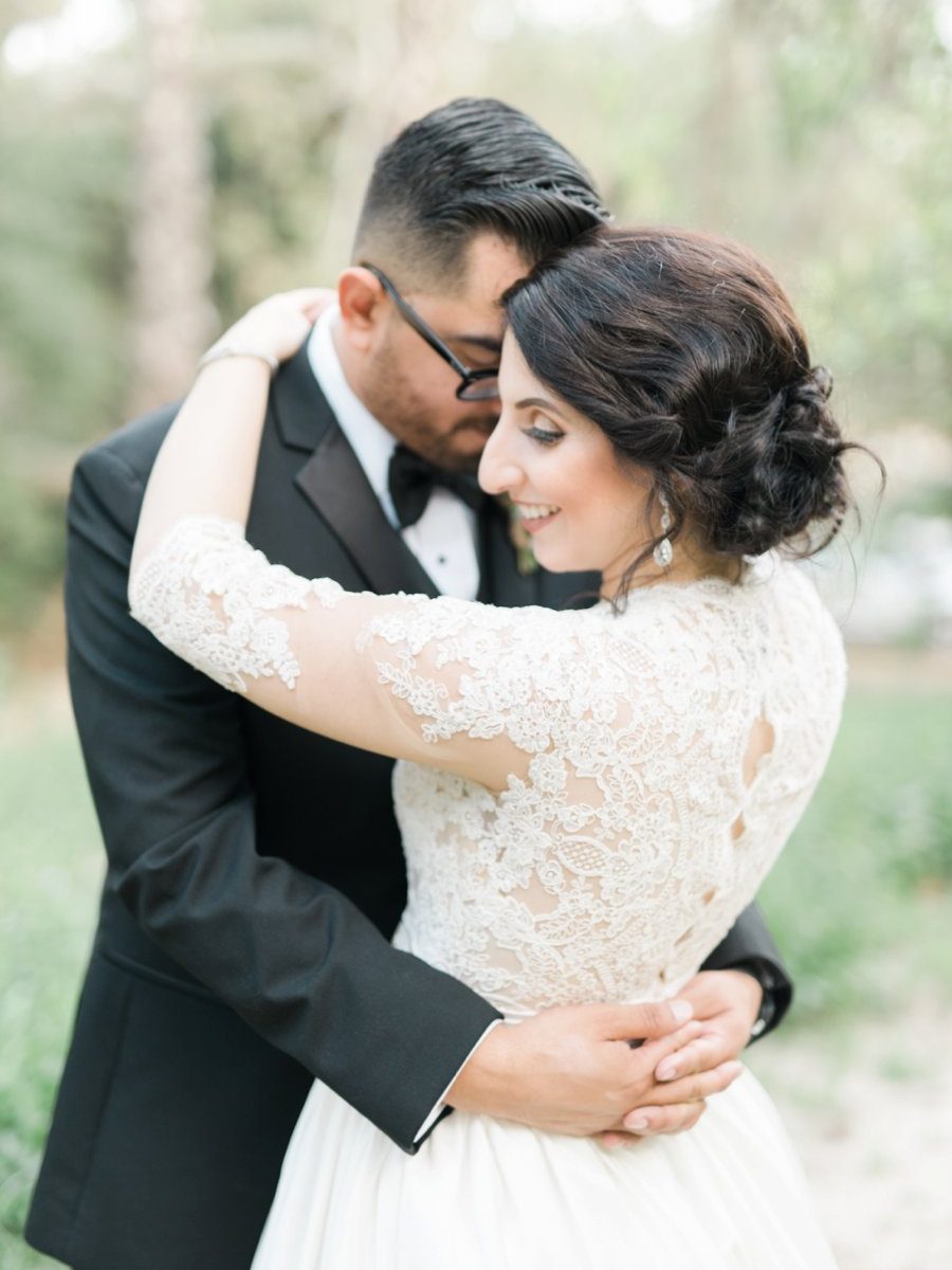 An Elegant Rustic Blush & White California Wedding via TheELD.com