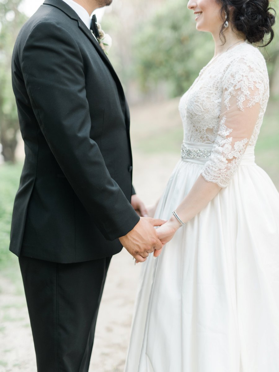 An Elegant Rustic Blush & White California Wedding via TheELD.com