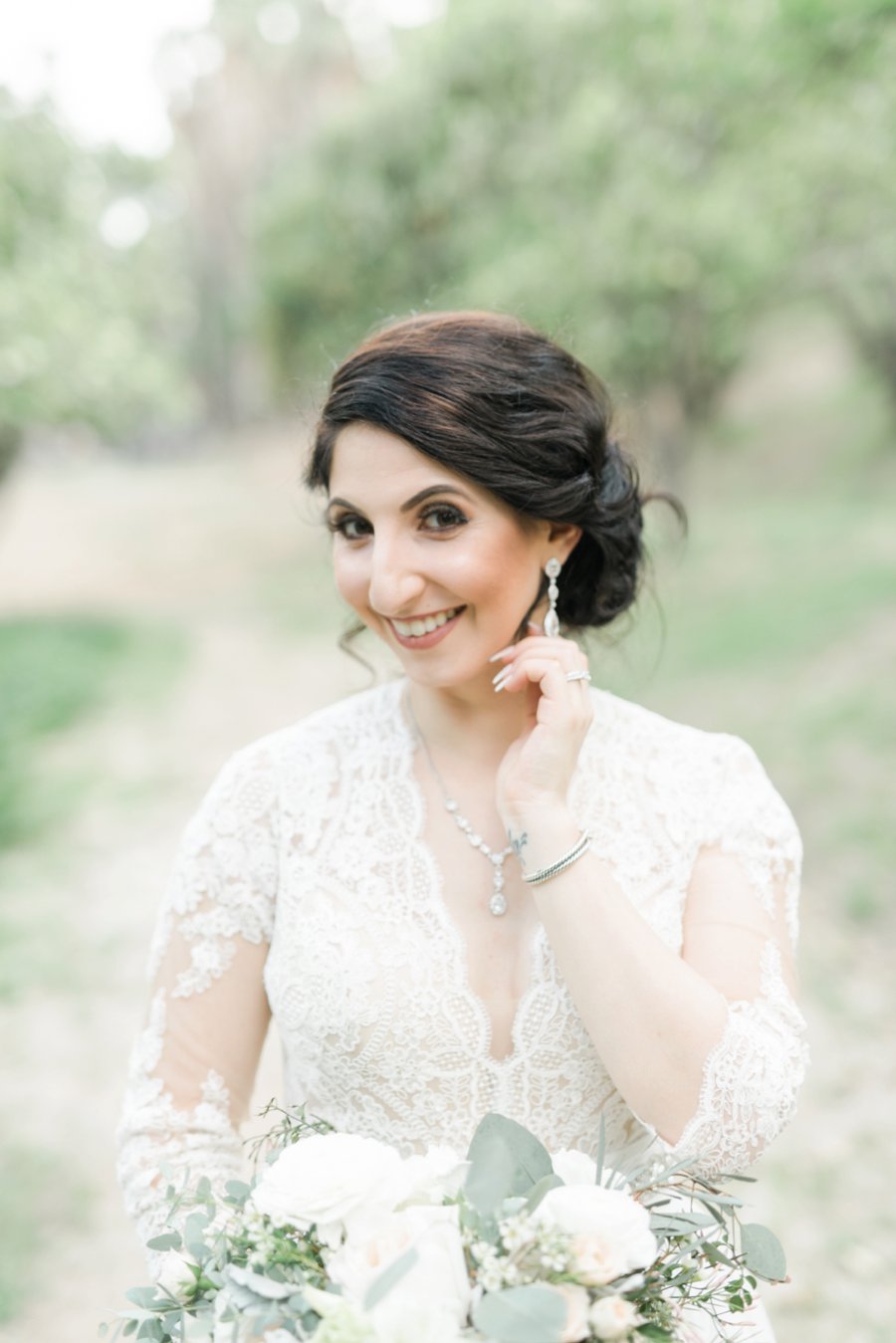 An Elegant Rustic Blush & White California Wedding via TheELD.com