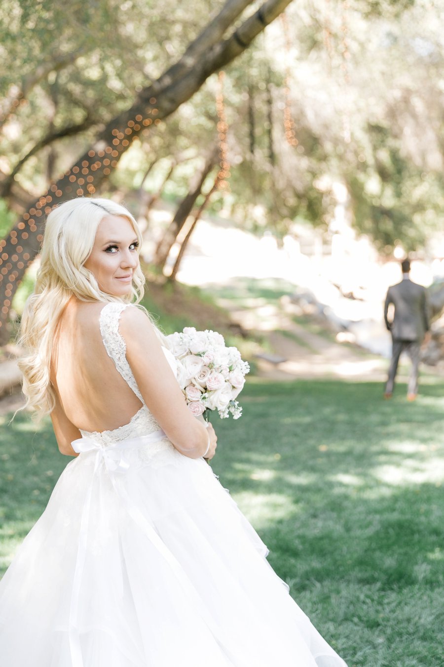 A Romantic Blush & Gold California Wedding via TheELD.com