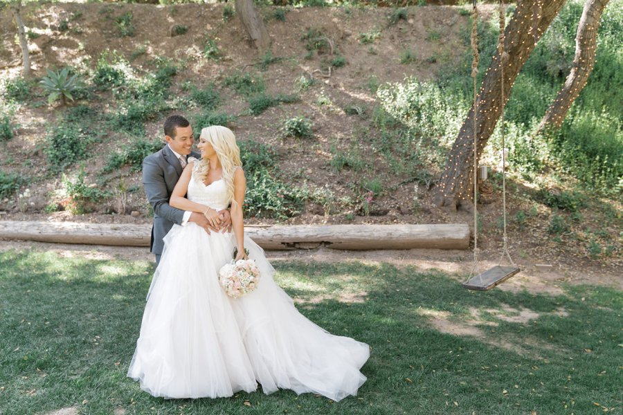 A Romantic Blush & Gold California Wedding via TheELD.com