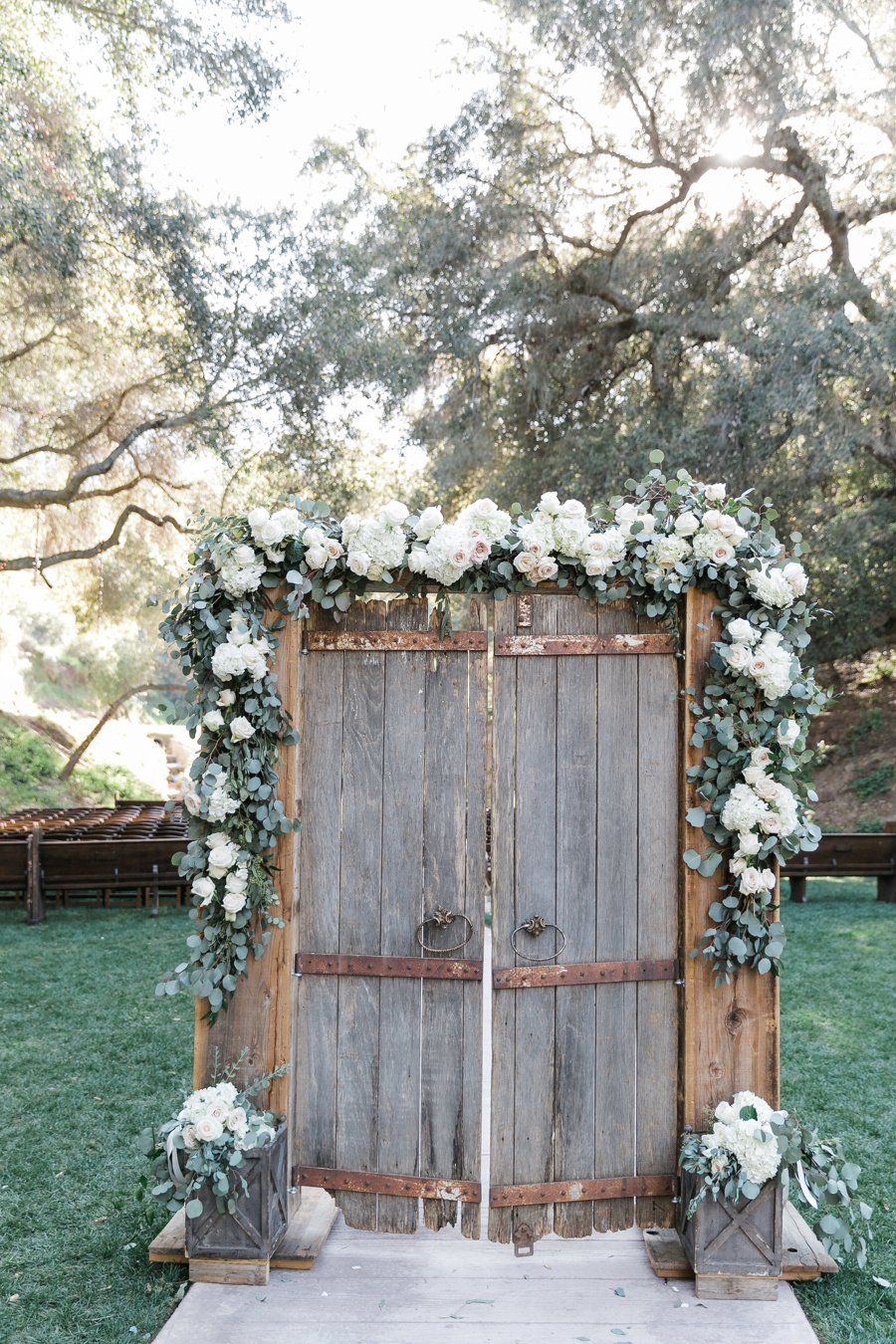 A Romantic Blush & Gold California Wedding via TheELD.com