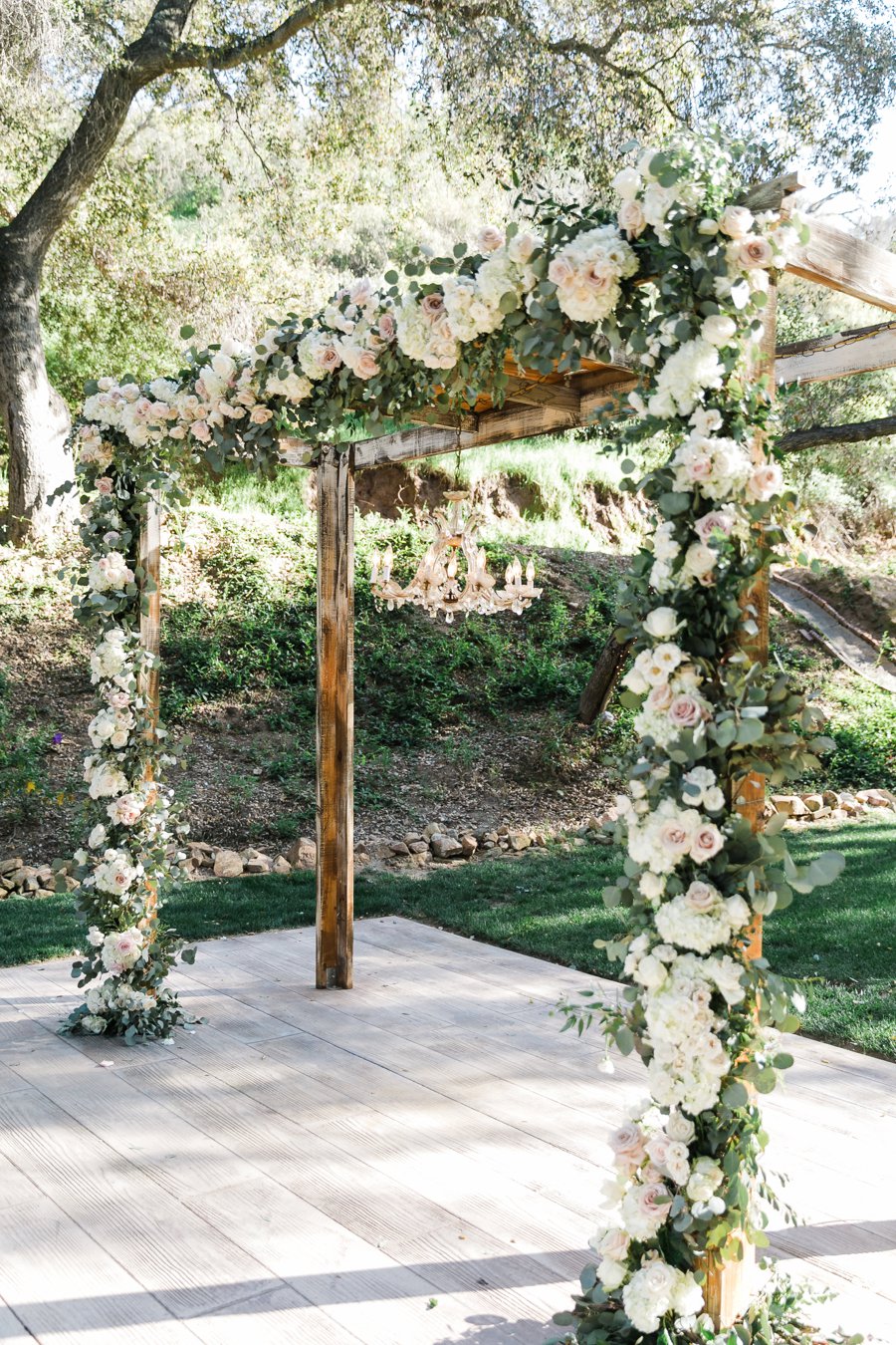 A Romantic Blush & Gold California Wedding via TheELD.com