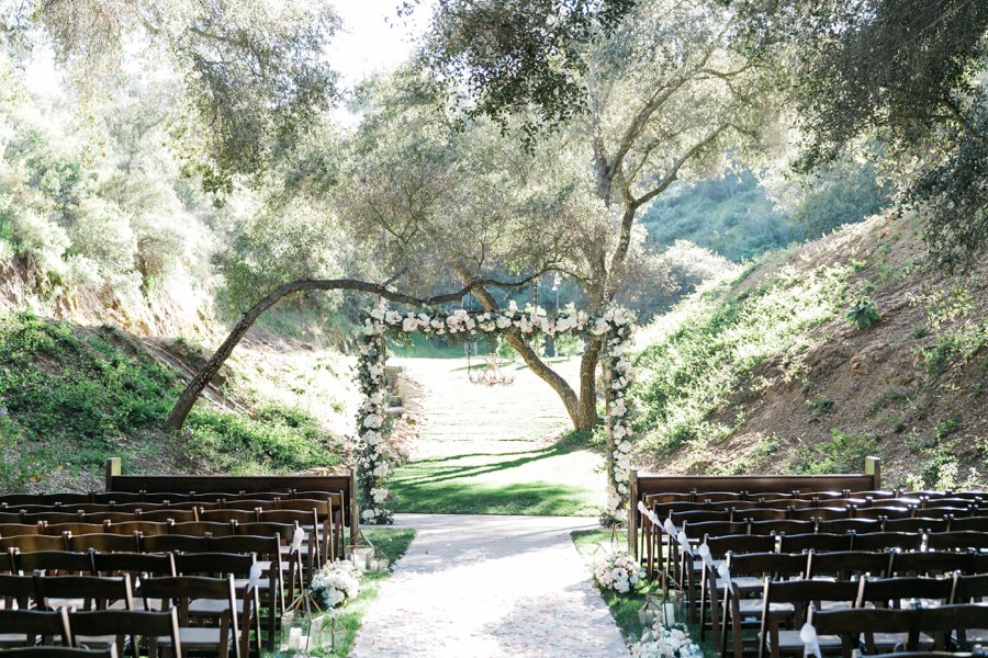 A Romantic Blush & Gold California Wedding via TheELD.com