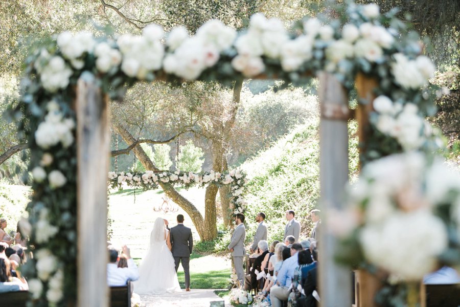 A Romantic Blush & Gold California Wedding via TheELD.com