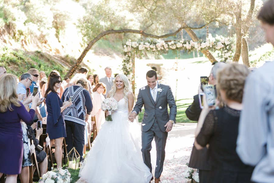 A Romantic Blush & Gold California Wedding via TheELD.com